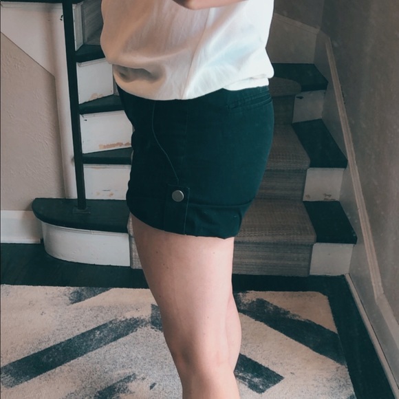 Club Monaco Cuff Shorts, Size 0 - Picture 2 of 5